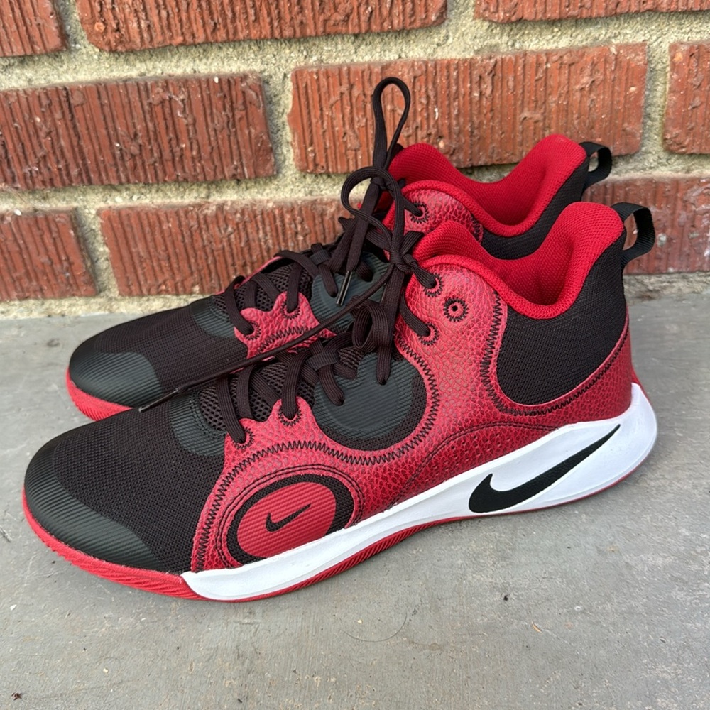 Nike Men's Fly by Mid 2  - Basketball Sneakers   Size 11